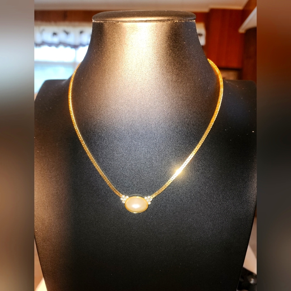 STUNNING Flat Herringbone Chain Necklace with Faux Pearl & Rhinestone EUC 18"